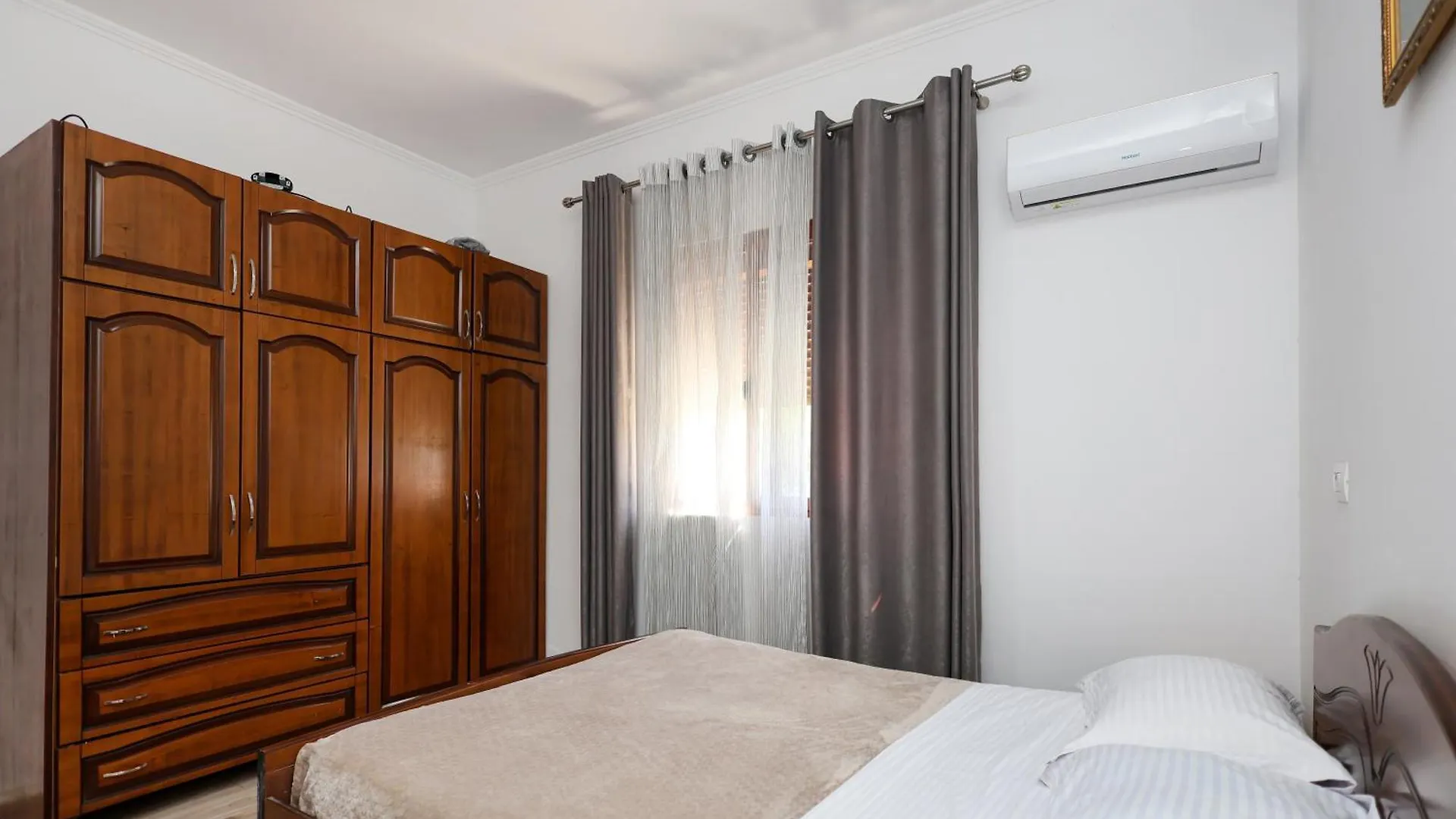 Villa Lejzo - Swimming Pool Berat Apartment
