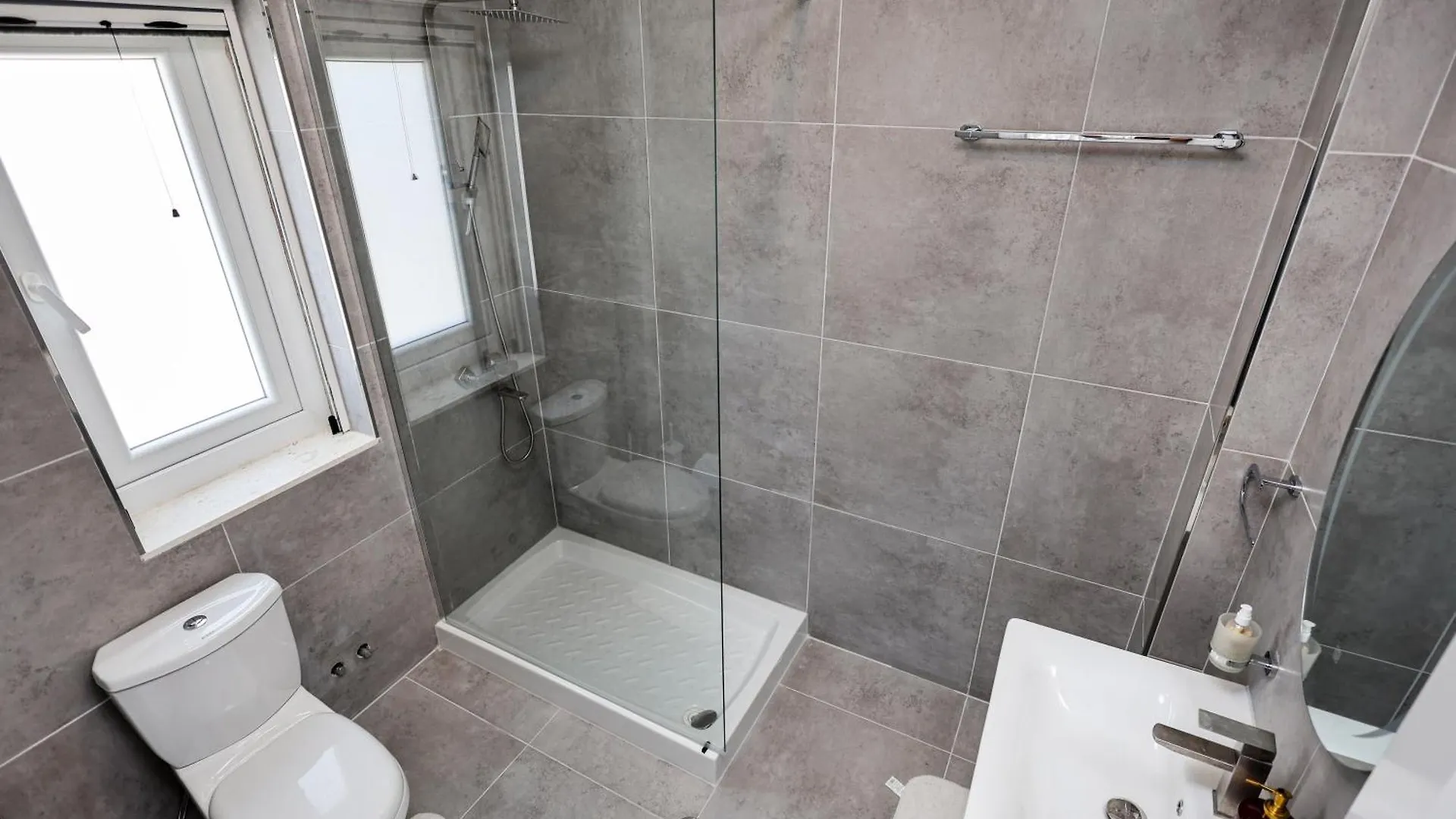 Villa Lejzo - Swimming Pool Berat Apartment