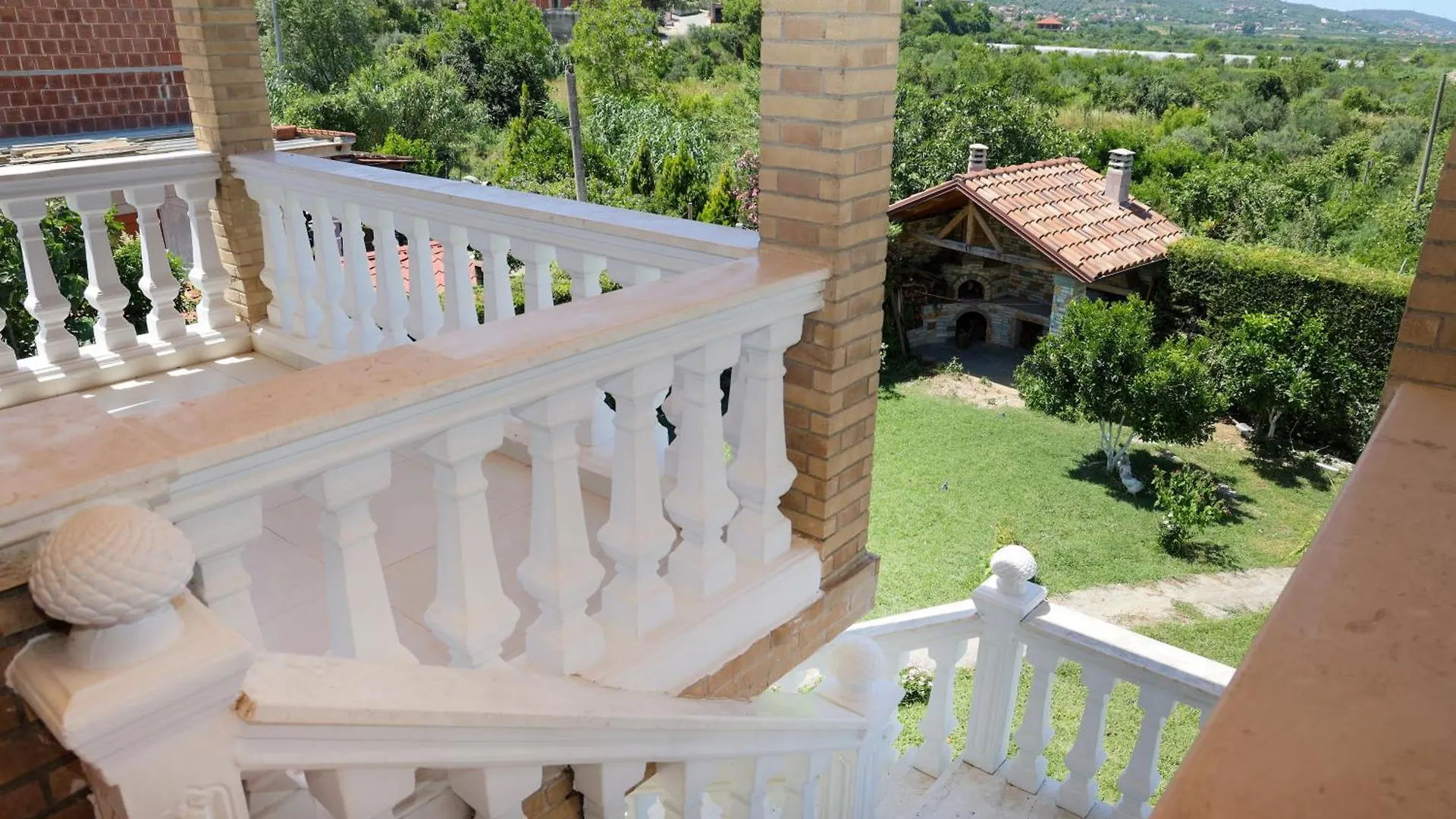 Villa Lejzo - Swimming Pool Berat Apartment