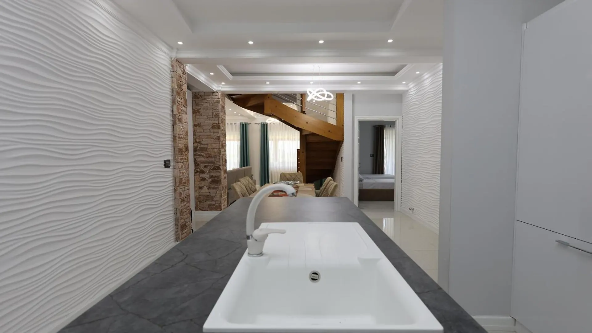 Villa Lejzo - Swimming Pool Berat Apartment