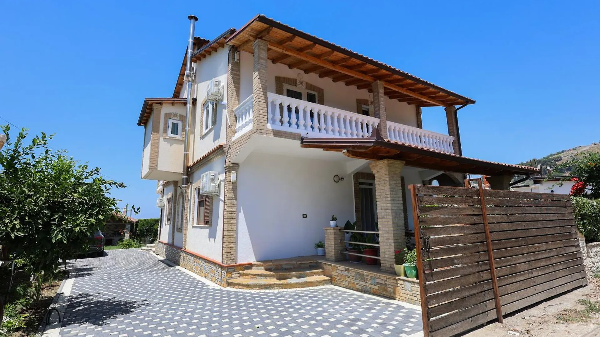 Villa Lejzo - Swimming Pool Berat
